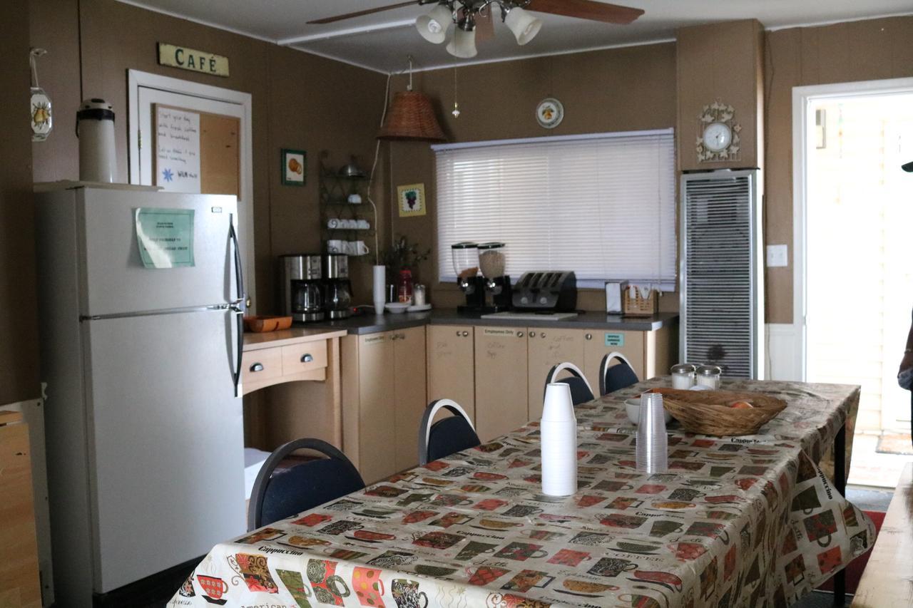 Wakaw Lodge Motel Екстер'єр фото
