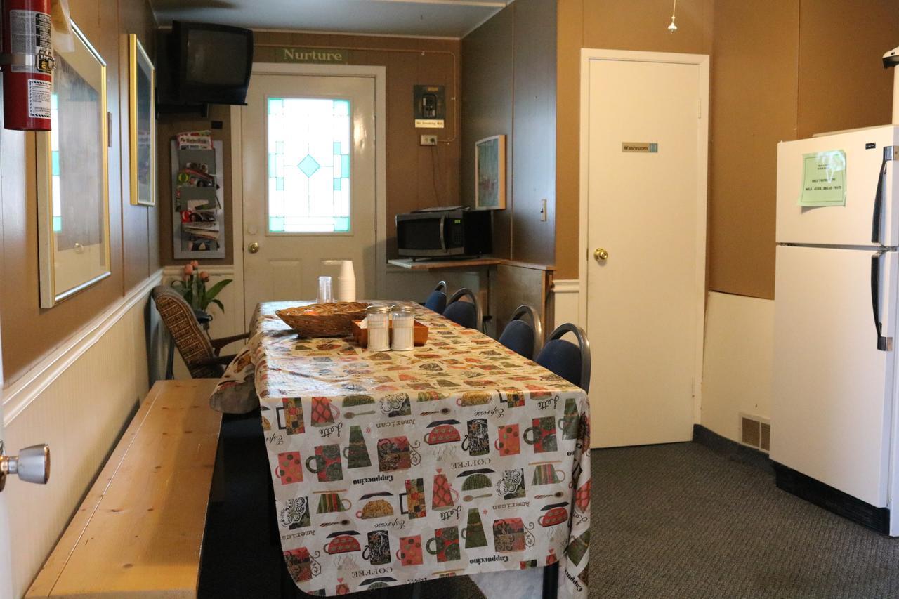 Wakaw Lodge Motel Екстер'єр фото